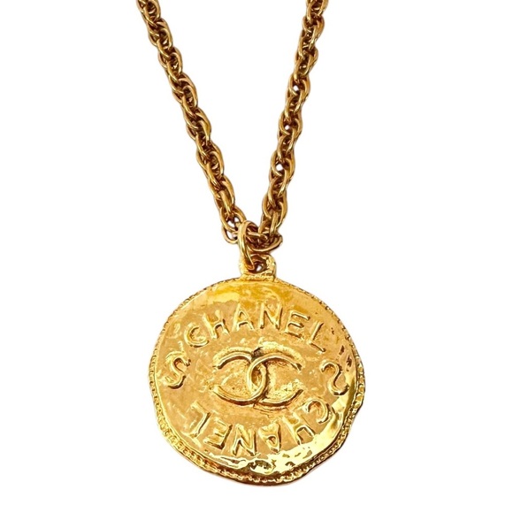Authentic Chanel 1993 Gold Medallion CC Round Pendant Necklace with Box - Picture 5 of 15